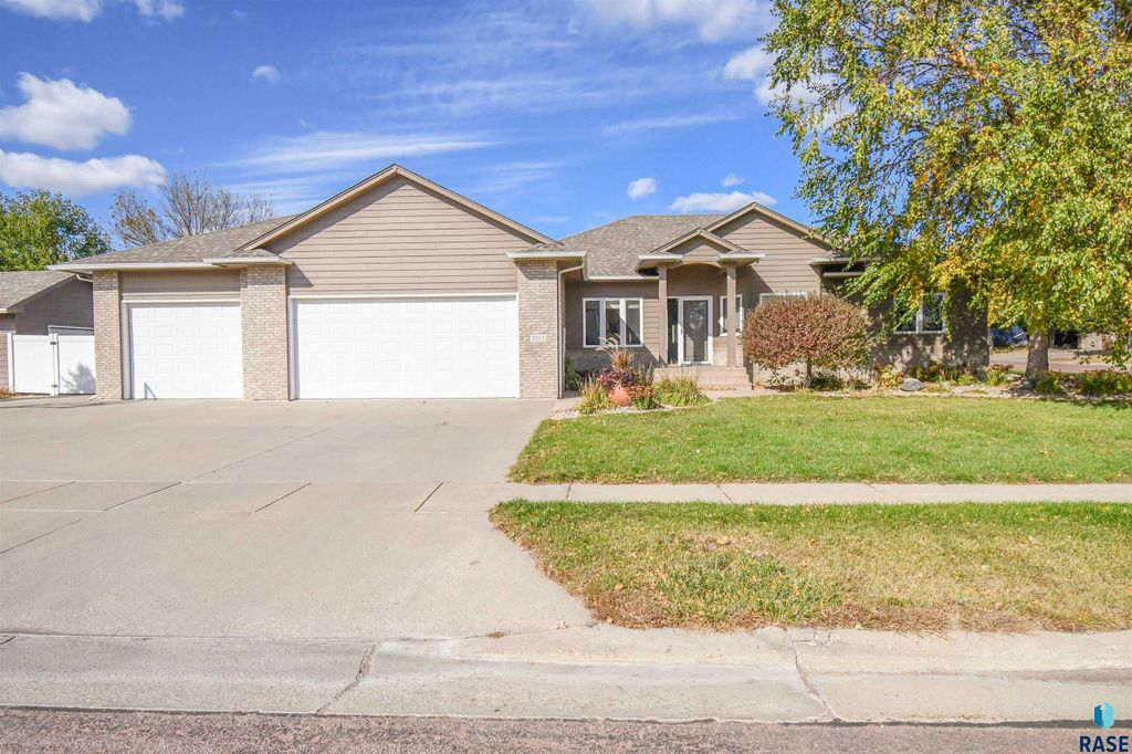 5012 E Tiger Lilly Dr Drive, Sioux Falls, SD 57110