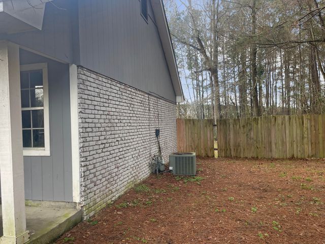 229 Sam Rayburn Dr., Hattiesburg, MS 39402