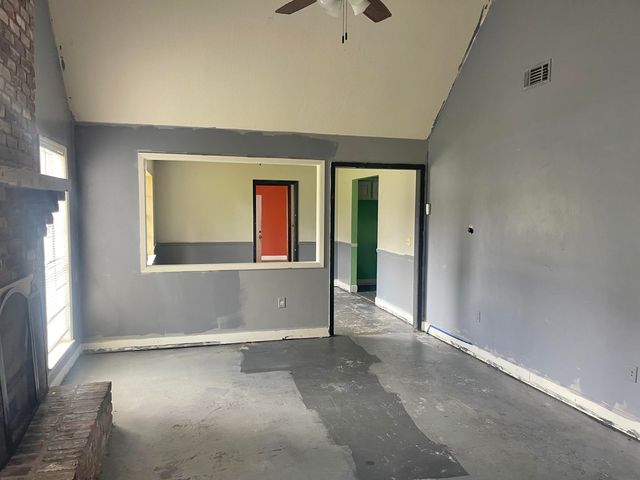 229 Sam Rayburn Dr., Hattiesburg, MS 39402