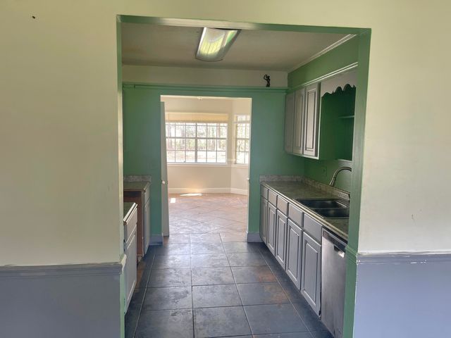 229 Sam Rayburn Dr., Hattiesburg, MS 39402