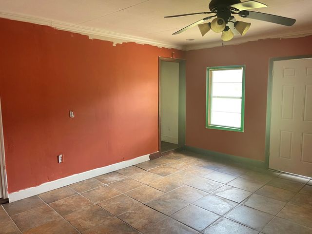 229 Sam Rayburn Dr., Hattiesburg, MS 39402