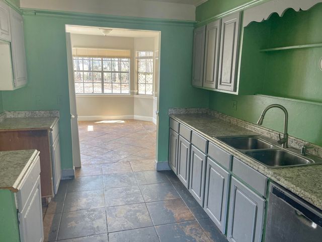 229 Sam Rayburn Dr., Hattiesburg, MS 39402