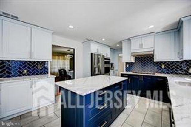 3 Leshin Lane, Hightstown, NJ 08520