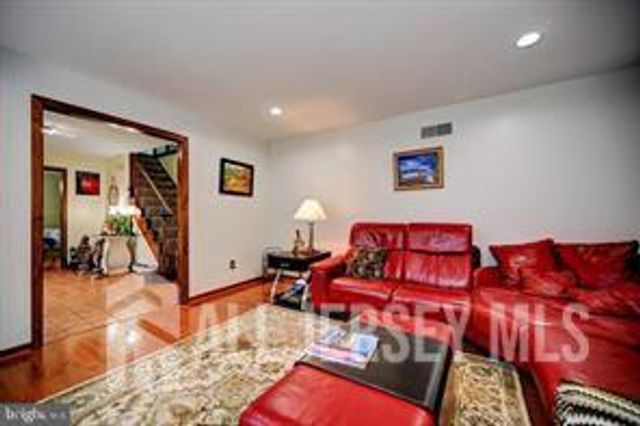 3 Leshin Lane, Hightstown, NJ 08520