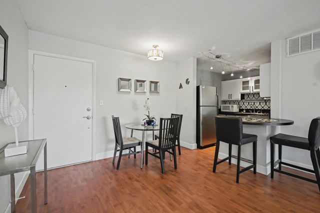 3000 NE 16th Ave 305, Oakland Park, FL 33334