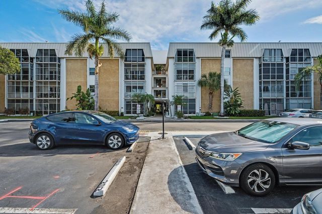 3000 NE 16th Ave 305, Oakland Park, FL 33334