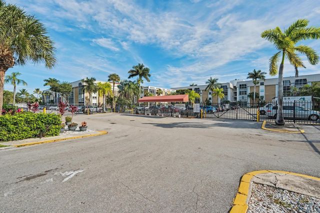 3000 NE 16th Ave 305, Oakland Park, FL 33334