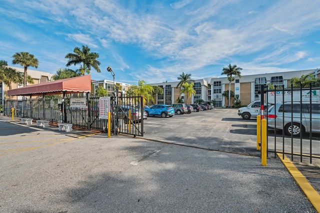 3000 NE 16th Ave 305, Oakland Park, FL 33334