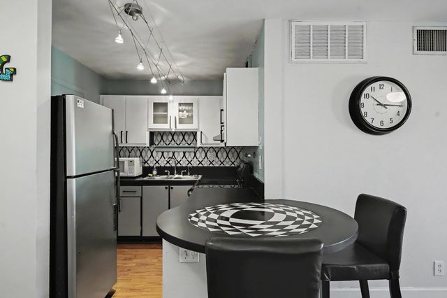 3000 NE 16th Ave 305, Oakland Park, FL 33334