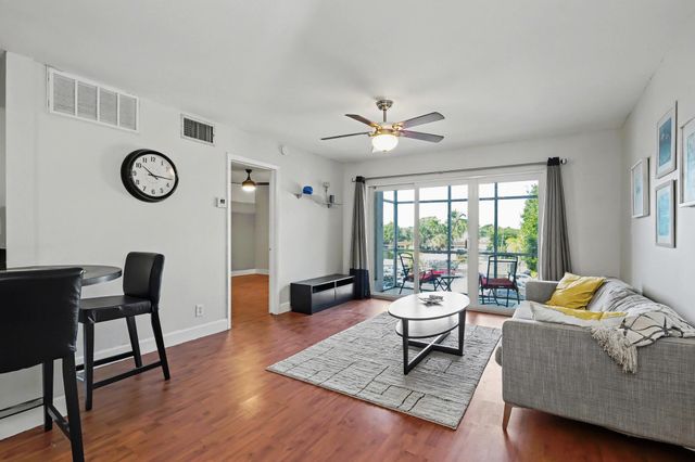 3000 NE 16th Ave 305, Oakland Park, FL 33334