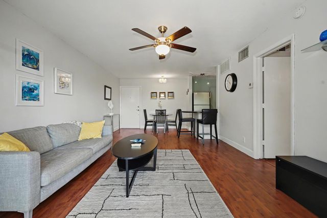 3000 NE 16th Ave 305, Oakland Park, FL 33334