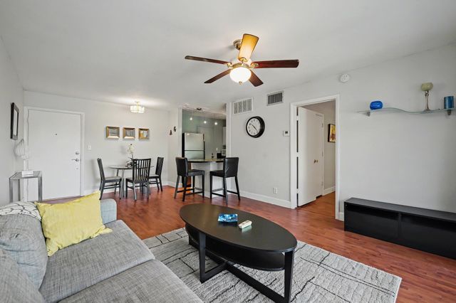 3000 NE 16th Ave 305, Oakland Park, FL 33334