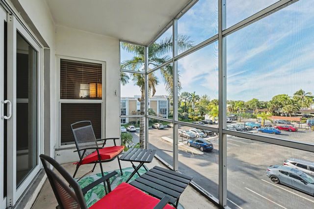 3000 NE 16th Ave 305, Oakland Park, FL 33334