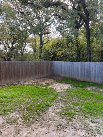 521 Sweetwater Drive, Weatherford, TX 76085