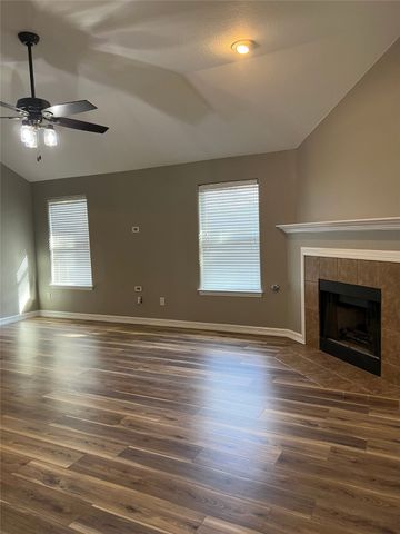 521 Sweetwater Drive, Weatherford, TX 76085