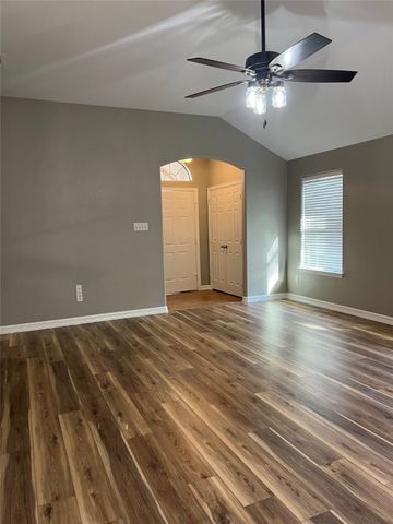 521 Sweetwater Drive, Weatherford, TX 76085