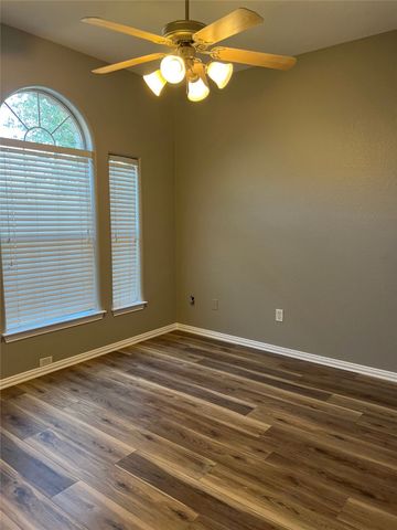 521 Sweetwater Drive, Weatherford, TX 76085