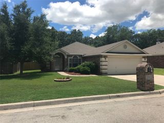 521 Sweetwater Drive, Weatherford, TX 76085