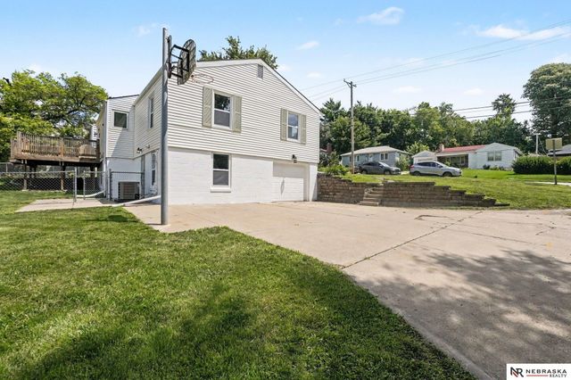 1704 N 56th Street, Omaha, NE 68104