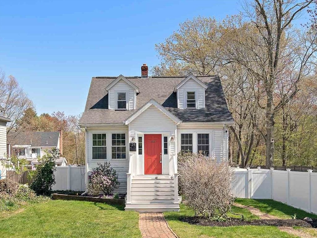 124 Gainsville Rd, Dedham, MA 02026