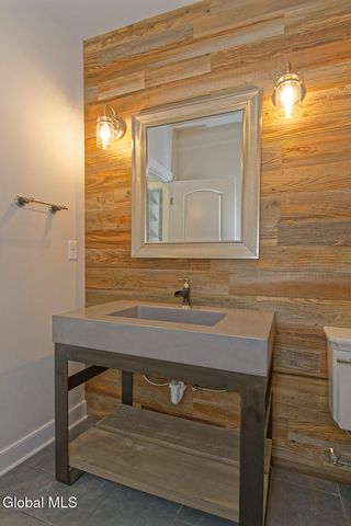 7 Mapleton Court, Clifton Park, NY 12065