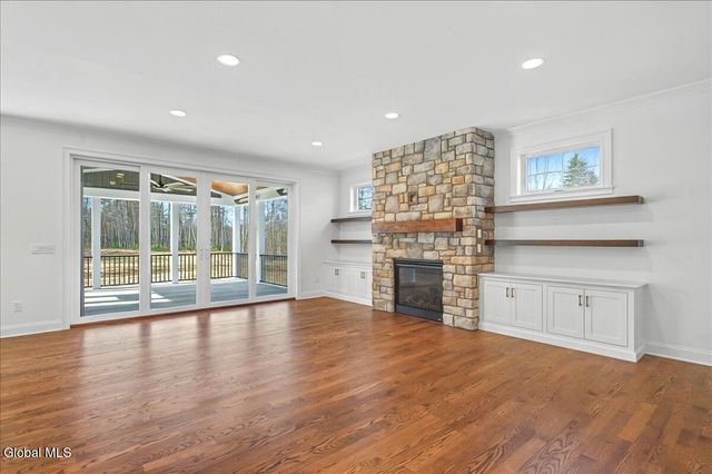 7 Mapleton Court, Clifton Park, NY 12065