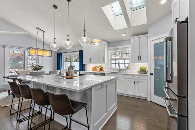 9201 La Rivier Court, Eden Prairie, MN 55347