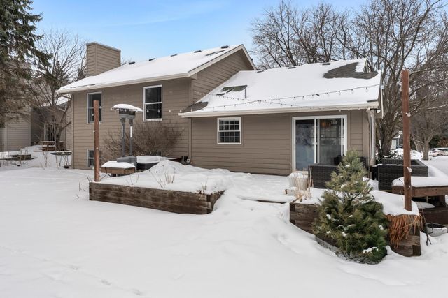 9201 La Rivier Court, Eden Prairie, MN 55347