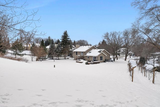 9201 La Rivier Court, Eden Prairie, MN 55347