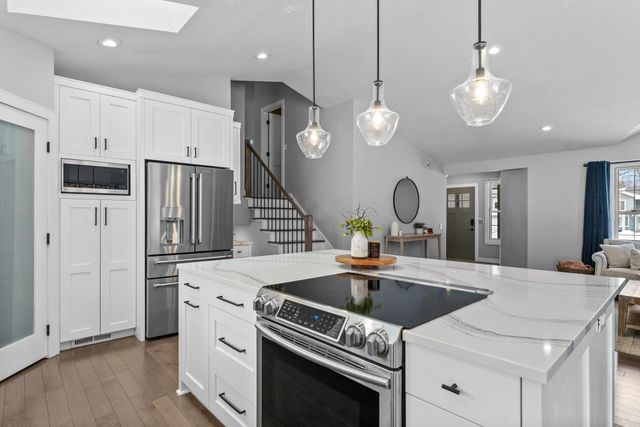 9201 La Rivier Court, Eden Prairie, MN 55347