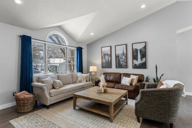 9201 La Rivier Court, Eden Prairie, MN 55347
