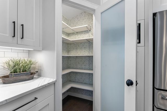 9201 La Rivier Court, Eden Prairie, MN 55347