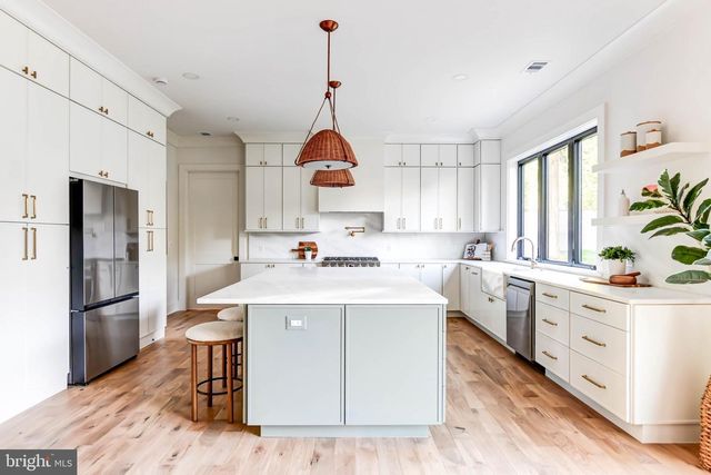 7102 ALGER RD, Falls Church, VA 22042