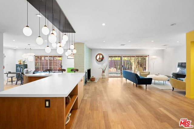 6570 Lakeridge Road, Los Angeles, CA 90068