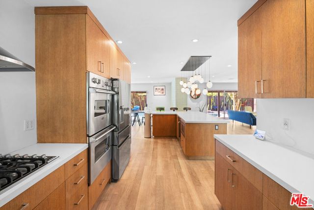 6570 Lakeridge Road, Los Angeles, CA 90068