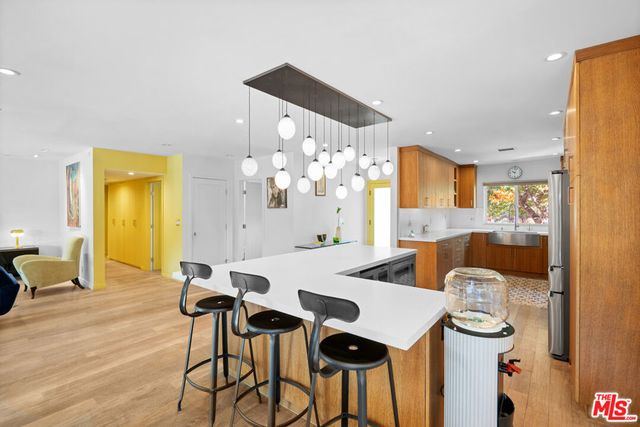 6570 Lakeridge Road, Los Angeles, CA 90068