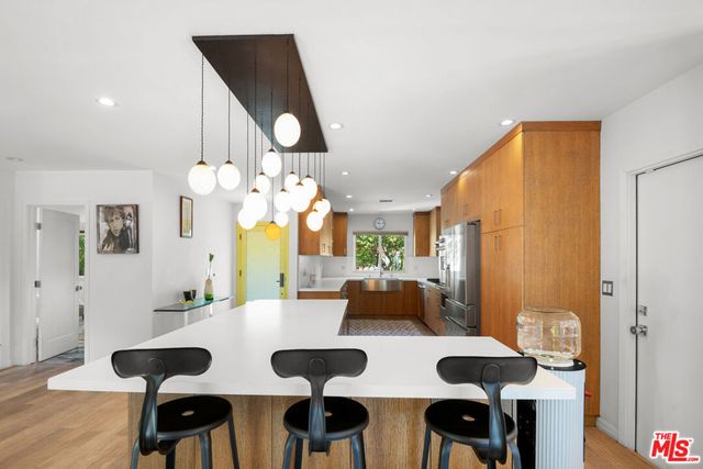 6570 Lakeridge Road, Los Angeles, CA 90068