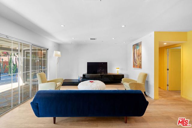 6570 Lakeridge Road, Los Angeles, CA 90068