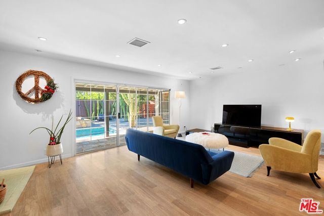 6570 Lakeridge Road, Los Angeles, CA 90068