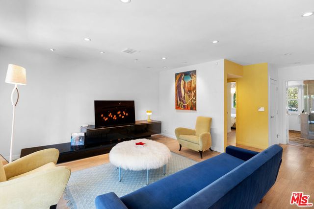 6570 Lakeridge Road, Los Angeles, CA 90068