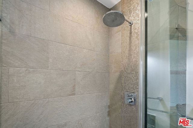 6570 Lakeridge Road, Los Angeles, CA 90068