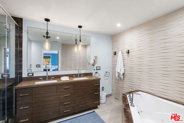 6570 Lakeridge Road, Los Angeles, CA 90068