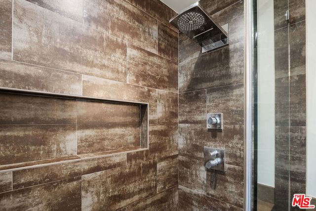 6570 Lakeridge Road, Los Angeles, CA 90068