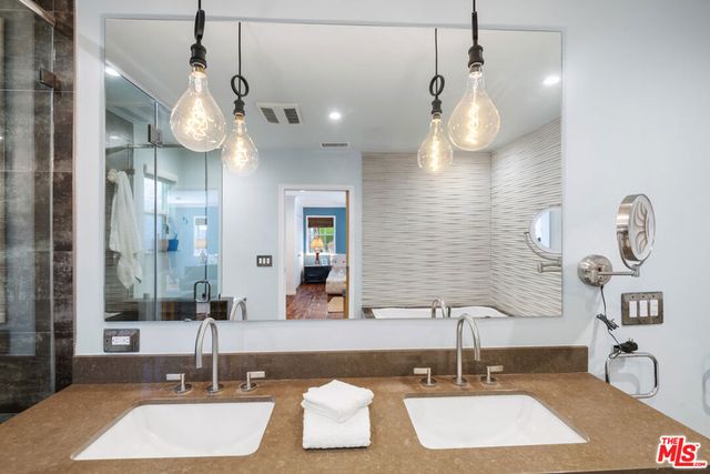 6570 Lakeridge Road, Los Angeles, CA 90068