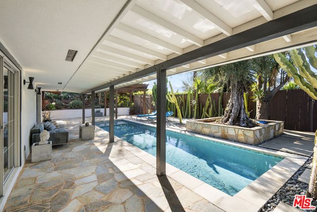 6570 Lakeridge Road, Los Angeles, CA 90068