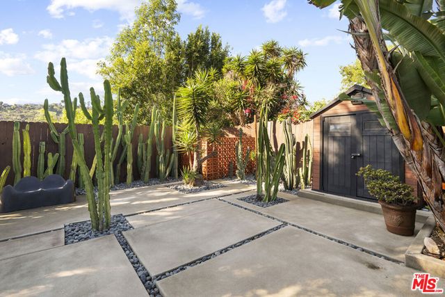 6570 Lakeridge Road, Los Angeles, CA 90068