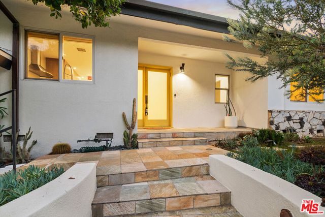 6570 Lakeridge Road, Los Angeles, CA 90068