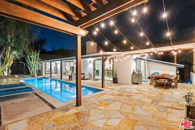 6570 Lakeridge Road, Los Angeles, CA 90068