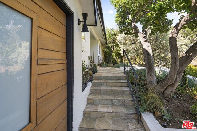 6570 Lakeridge Road, Los Angeles, CA 90068