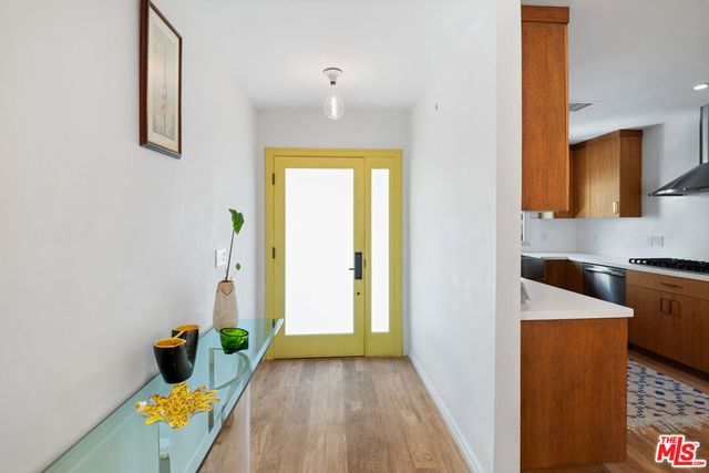 6570 Lakeridge Road, Los Angeles, CA 90068